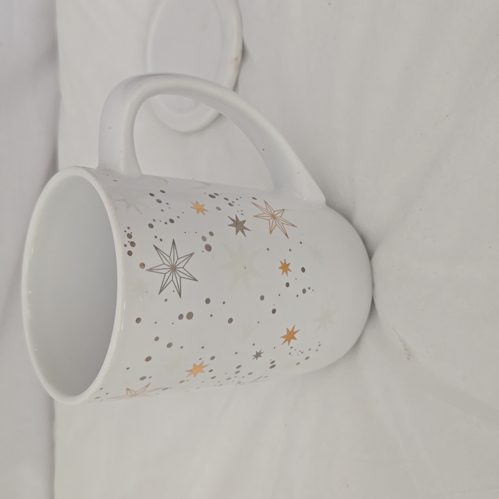 Glow in the dark mug with stars steeping lid